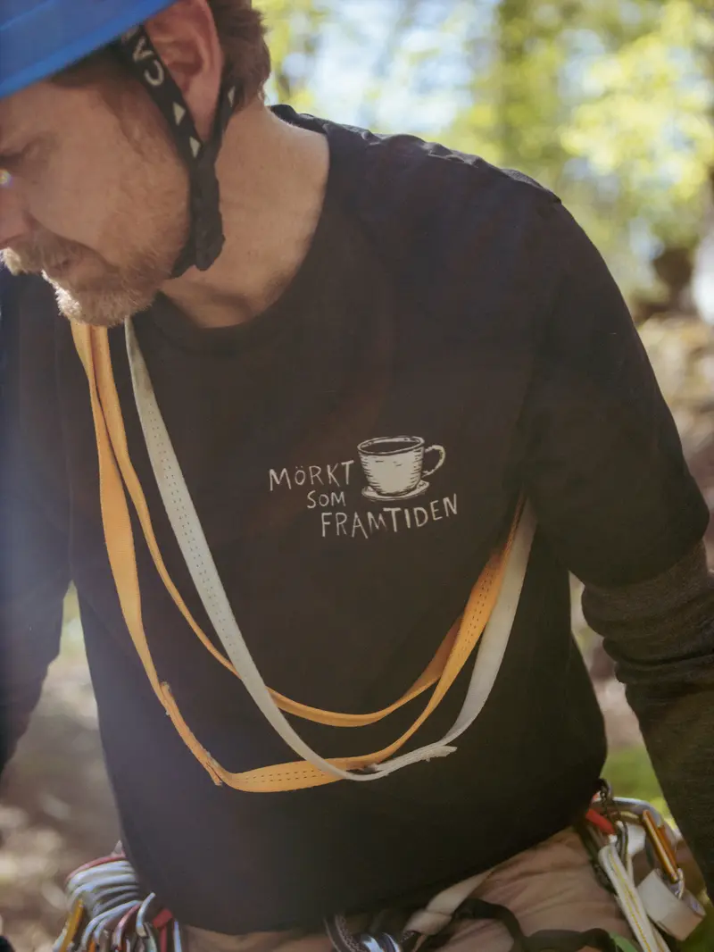 T-shirt "Mörkt som Framtiden" Black